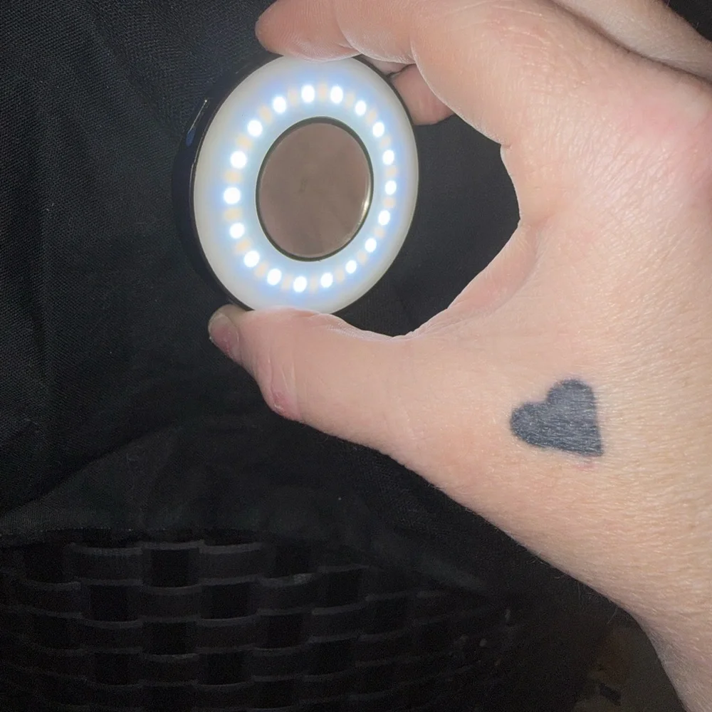 Vivitar Mini MagSafe Selfie Ring Light | Portable LED | Magnetic stick on